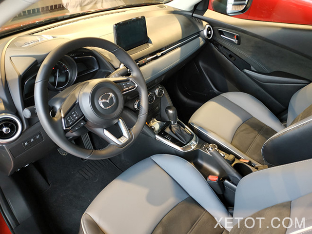 Đổi màu nội thất cho Mazda 2 - phucducauto.com
