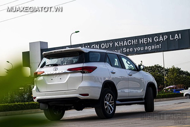 duoi-xe-toyota-fortuner-2021-oto360-vn