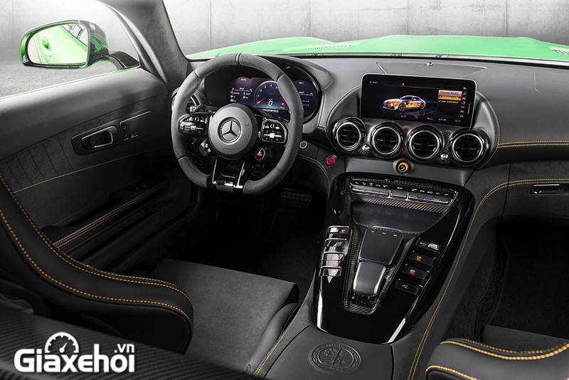 Tien nghi xe mercedes amg GT R 2022 Giaxehoi vn 800x534 1