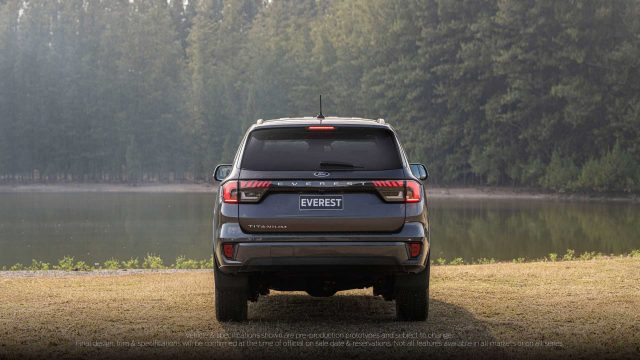 Ford Everest 2023 có đèn hậu mới.