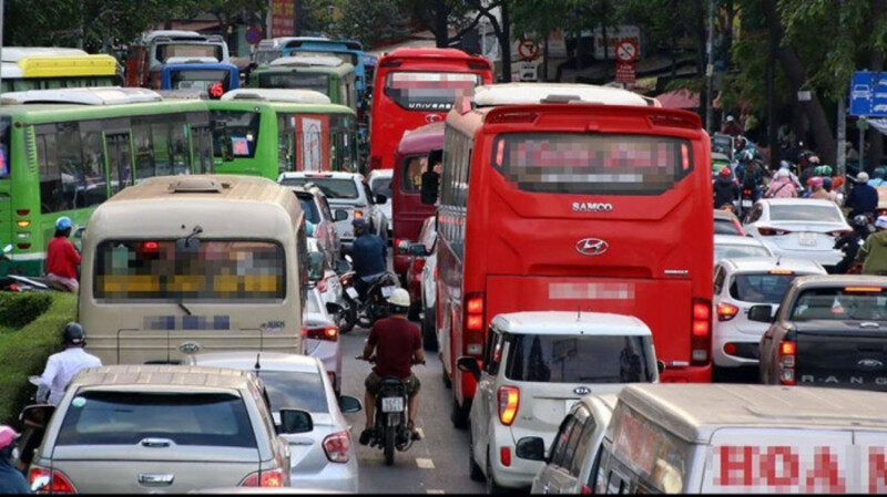 Lướt phố Hà Nội cùng chiếc ô tô điện nhỏ gọn, tiện lợi, tiết kiệm